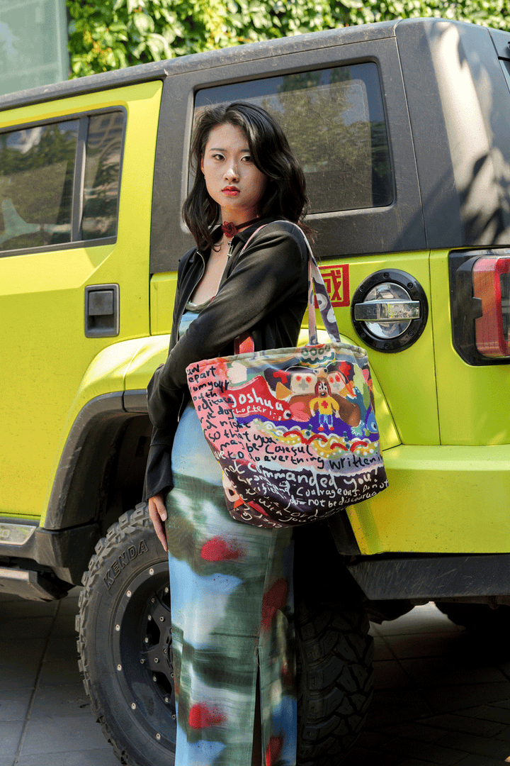 [Eastern Gifts] x Zhu Zhu Collaboration | Extra-Large Capacity Art Tote Bag - Warm & Whimsical Animal World - Eastern Gifts
